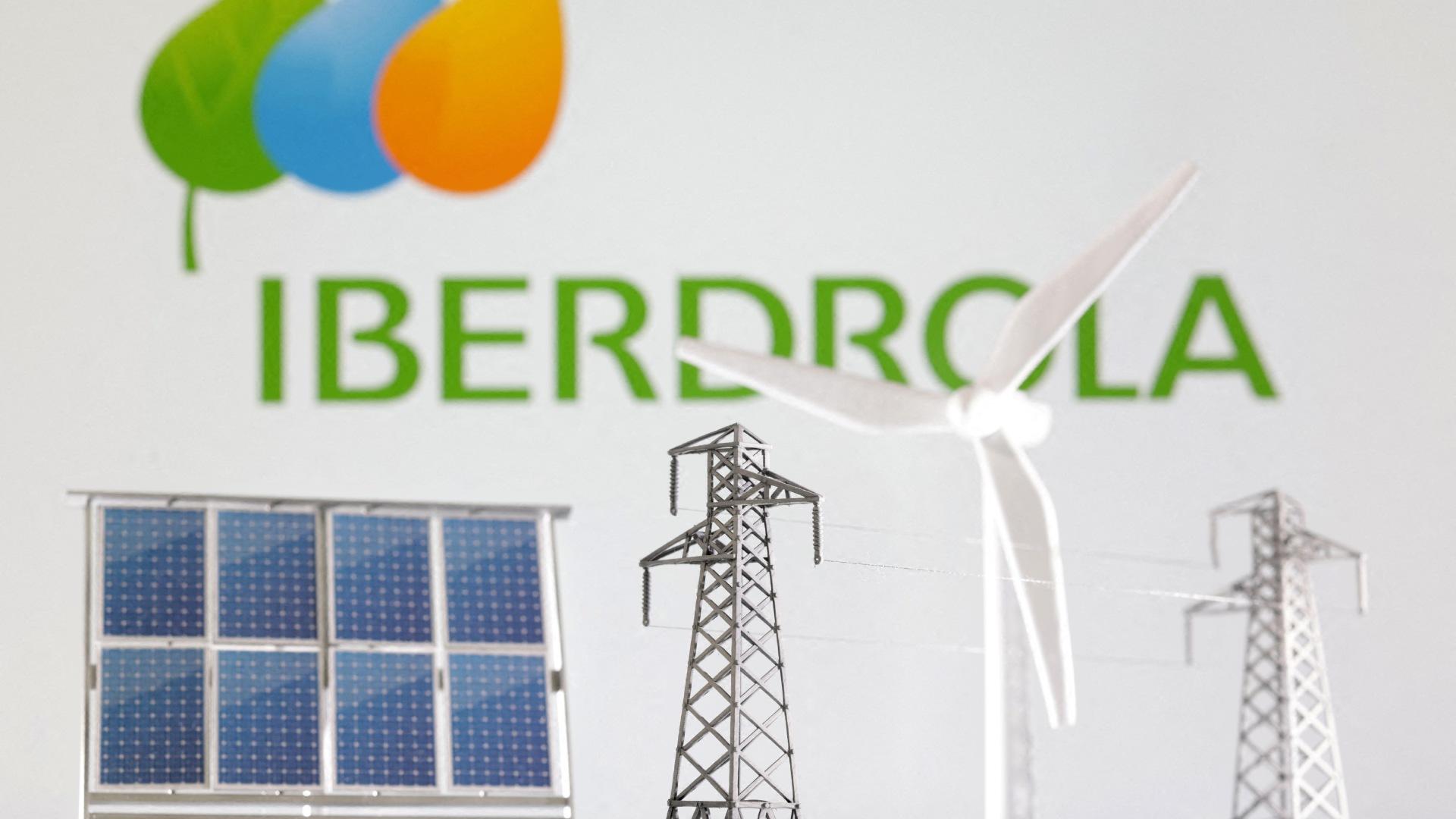 Iberdrola se esfuerza por llegar de México y alquilar un banco británico para vender 15 plantas |N +