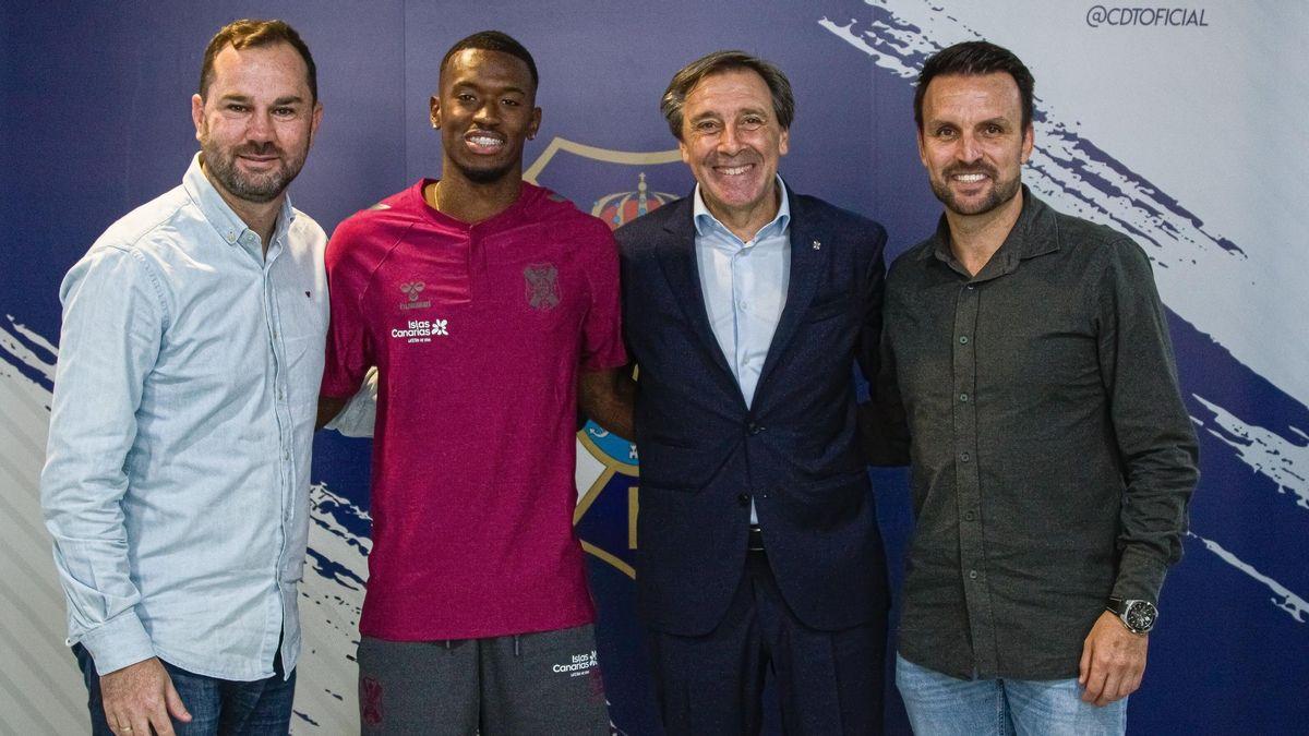 CD Tenerifey: La Pedreera apuntó al personal profesional de Tenerifee